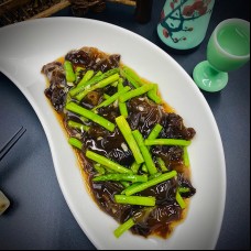 Asperge sauté au champignon du bois